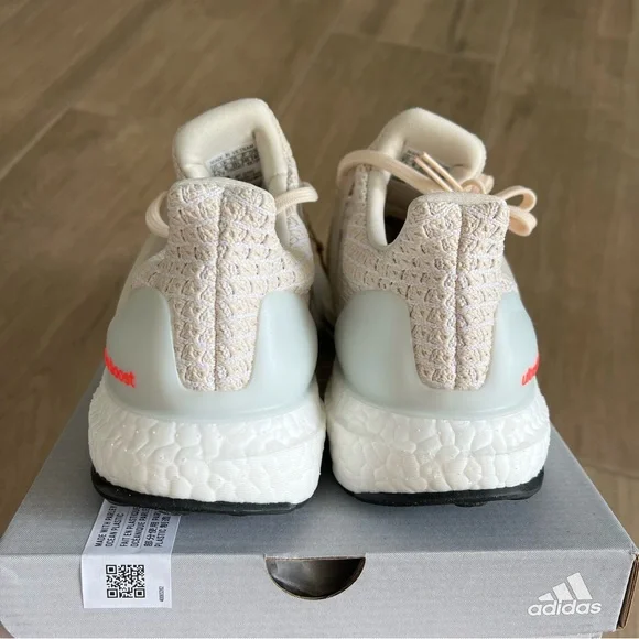 ADIDAS  ULTRABOOST 5.0 DNA - Picture 7 of 8